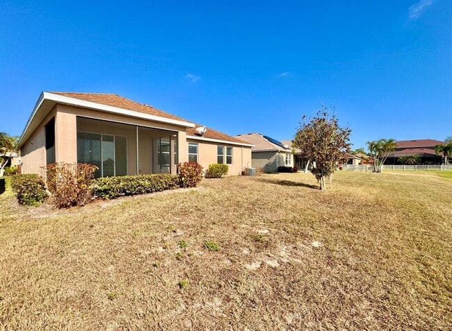 Building Photo - 610 15th Ave NW