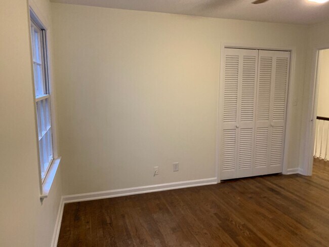 Building Photo - 4 BR 3 BATH in Cedar Creek!