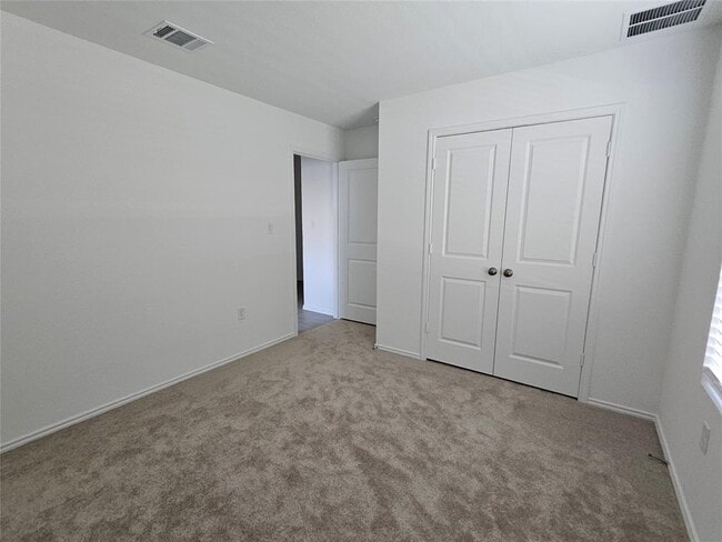 Building Photo - 400 Camargue Dr