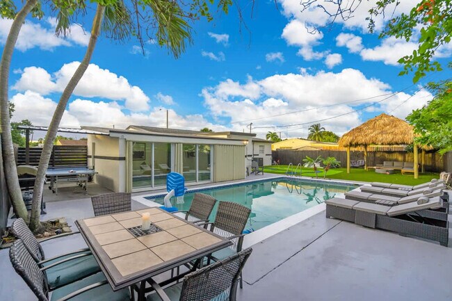 Building Photo - 18715 NW 10th Ct