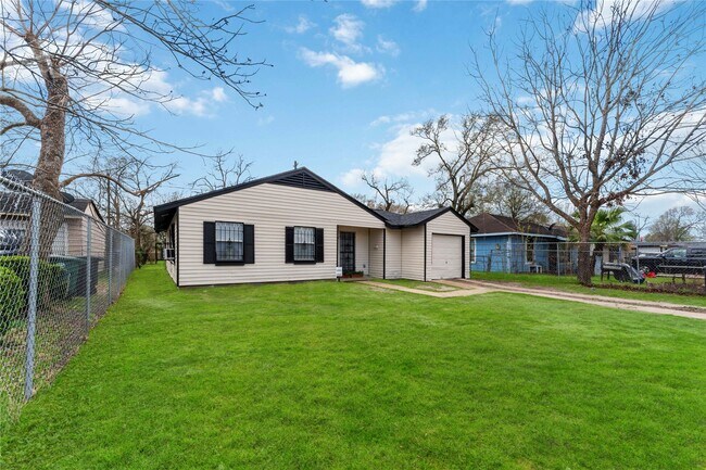 Building Photo - 4814 Burma Rd