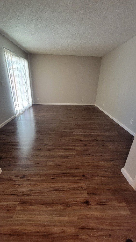 Building Photo - Wonderful and newly updated 3 bedroom 2 ba...