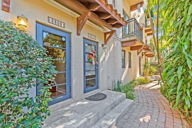 Primary Photo - 2808 Coconut Ave