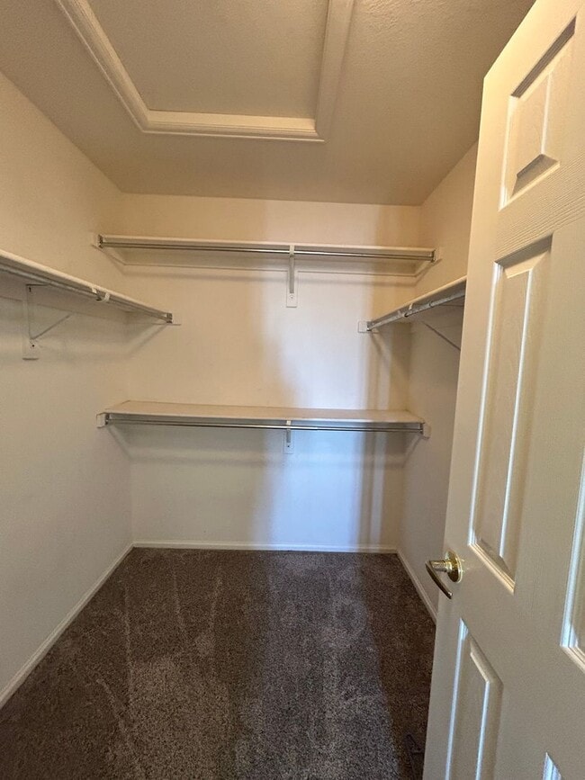 Building Photo - 2BR End Unit Townhome in Rock Creek