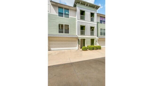 Building Photo - 1541 BriarCliff Rd