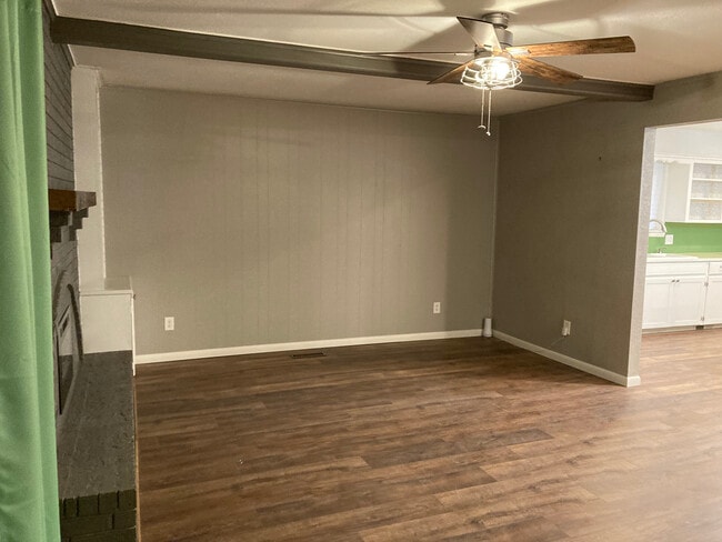 Building Photo - 5024 S 85th East Ave