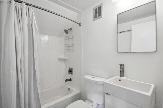 Building Photo - 3684 Northlake Dr