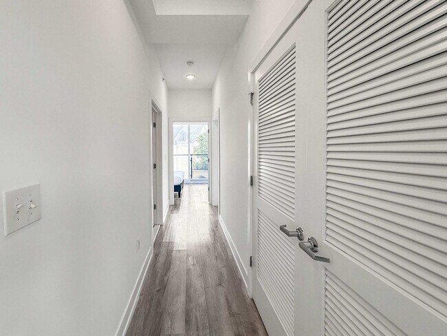 Building Photo - 1214 N American St