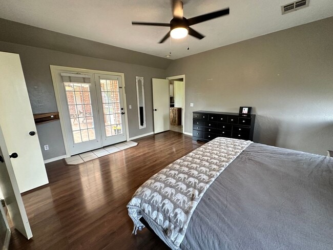 Building Photo - FOR RENT: Charming 4-Bedroom, 2-Bath Home ...
