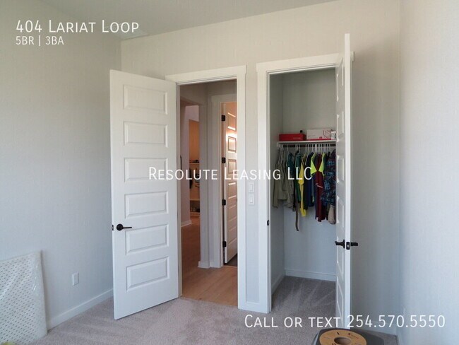 Building Photo - 404 Lariat Lp