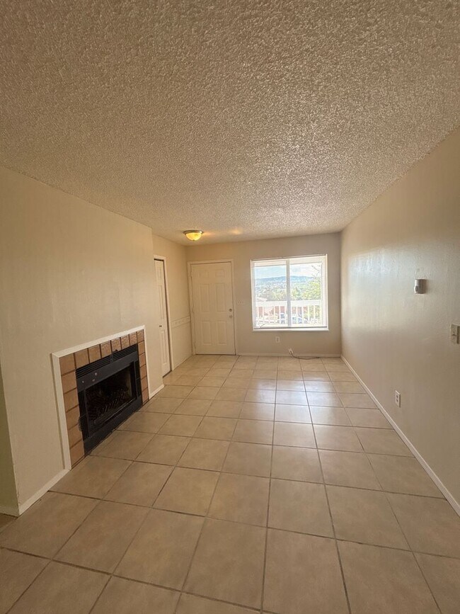 Building Photo - 2906 Straus Ln