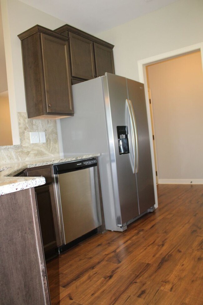 Building Photo - 3 Bed/2 Bath Home - Desirable Planter's Ridge Subdivision/CBA Schools