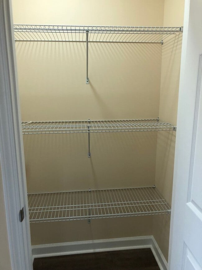 Building Photo - 2016 Iris Rd