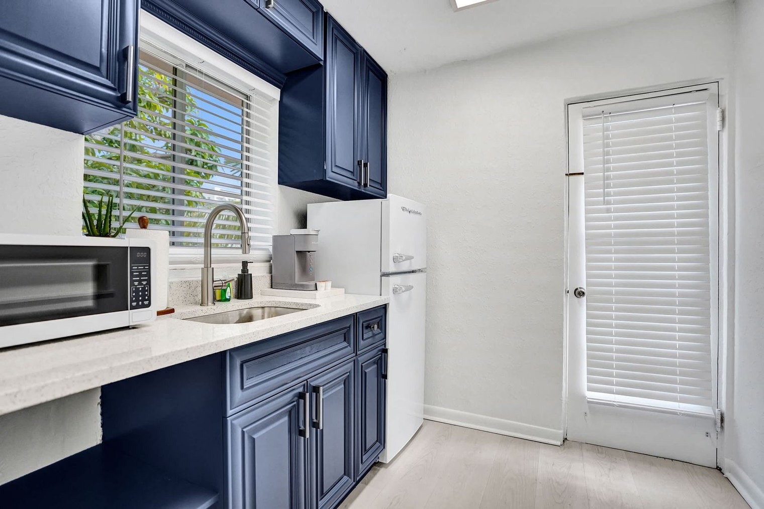 Building Photo - 101 Lucerne Ave