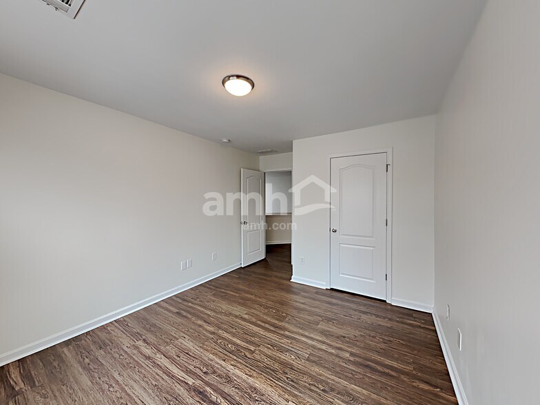 Building Photo - 2080 Lily Valley Dr
