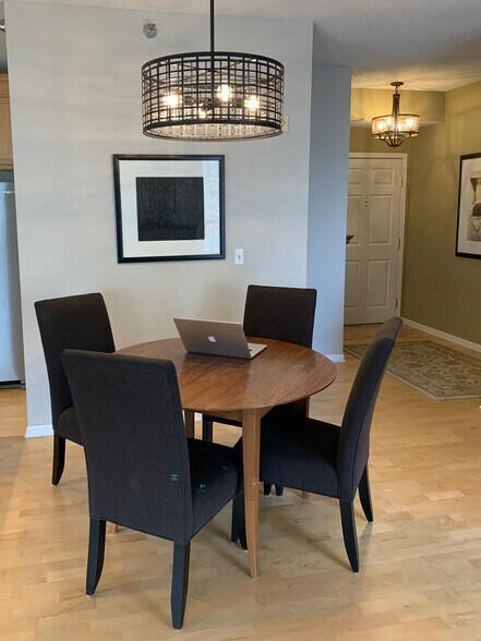 Dining area - 645 N 1st St