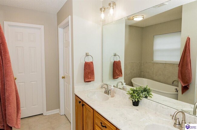 Building Photo - 2607 Stonemill Dr