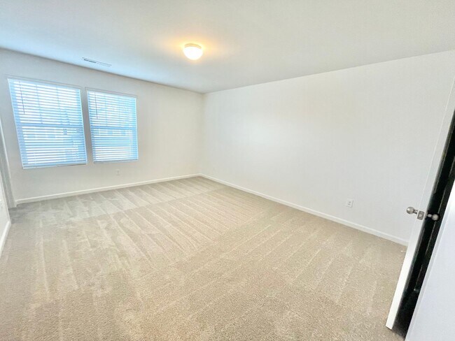 Building Photo - 3 br Paired Home minutes from I-77 and I-40 Tour today! MOVE IN SPECIAL