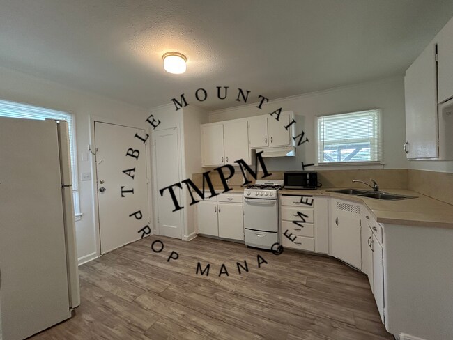 Building Photo - 150 Mono Ave