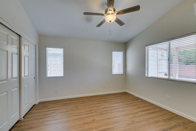 Building Photo - 3-Bedroom Home with Upgraded Cooling & Gre...
