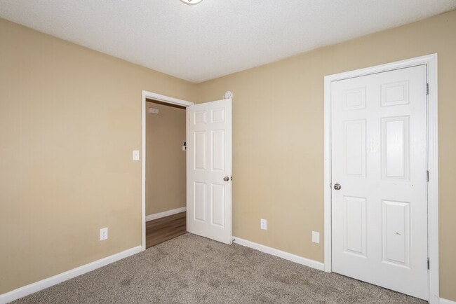 Building Photo - 8929 Bent Grass Loop E