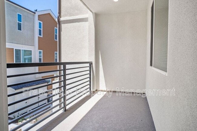 Building Photo - 824 Makani St