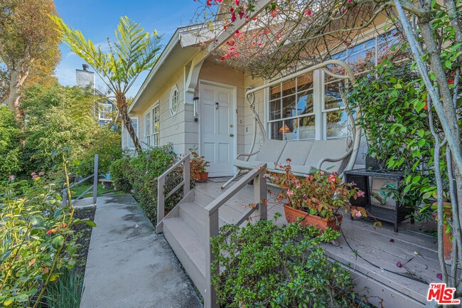 Building Photo - 3331 Bennett Dr