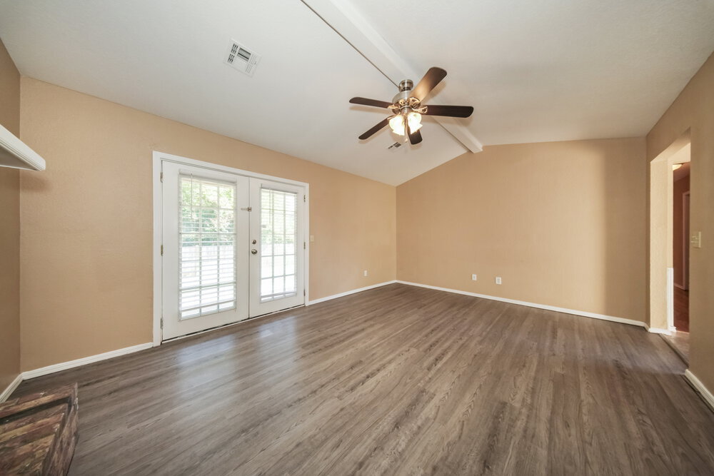 Building Photo - 9705 Oaktree Terrace