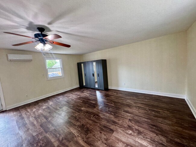 Building Photo - 9251 Atwood Ave