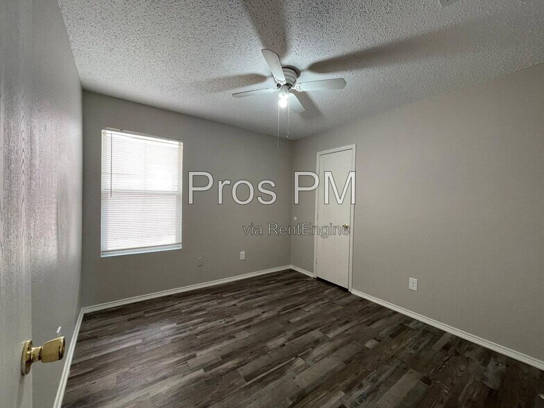 Building Photo - 5013 Waterford Dr