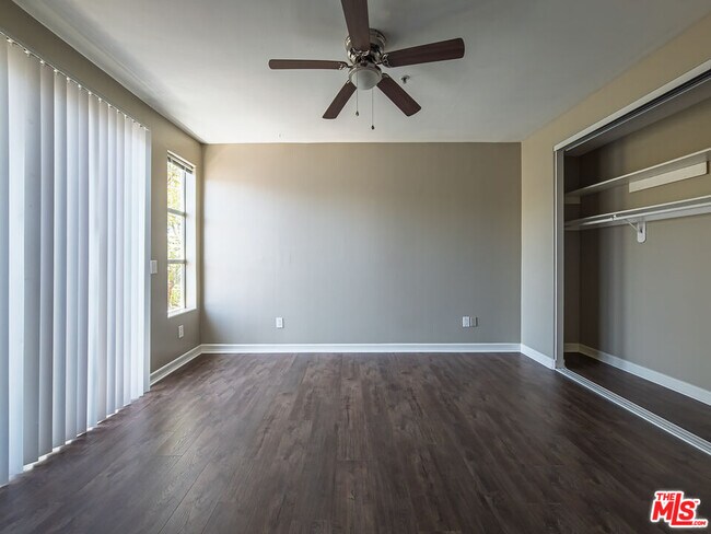 Building Photo - 5237 Willowcrest Ave