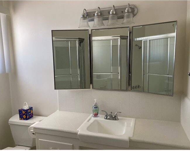 Building Photo - 333 W 33rd St