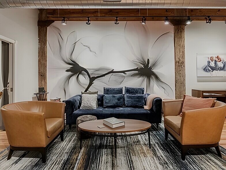 Building Photo - 312 N May St