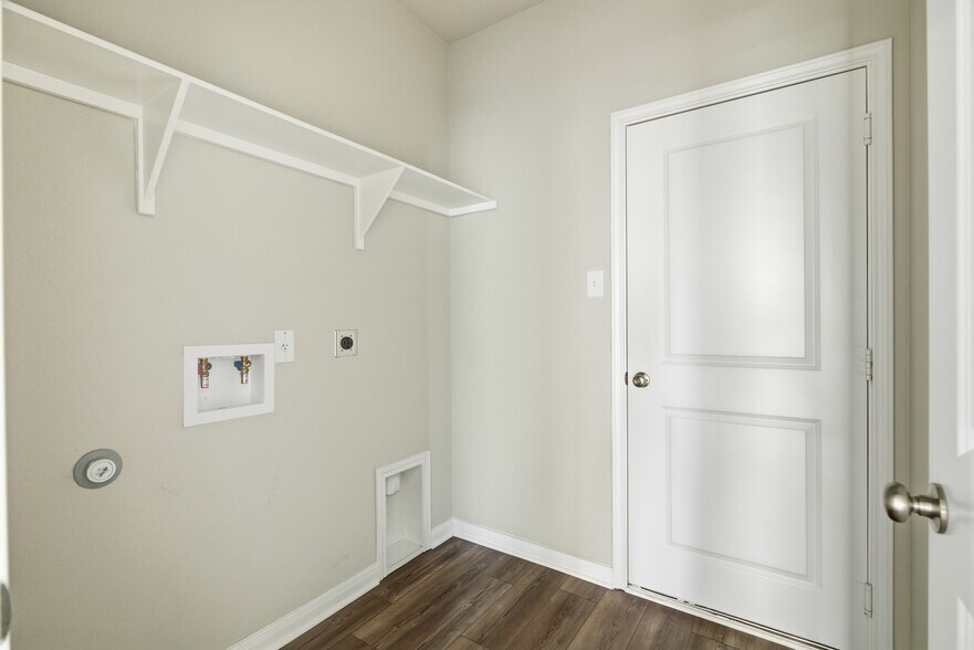 Laundry - 5613 St Charles Dr