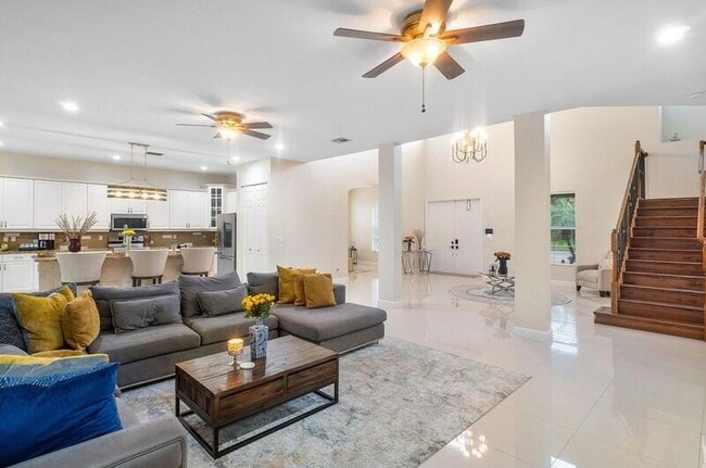 Building Photo - 9271 Madewood Ct