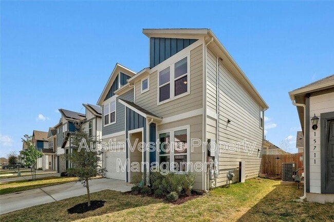 Building Photo - 15801 Crissom Ln