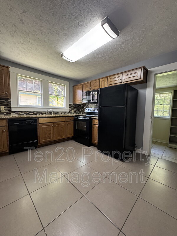 Building Photo - 1507 14th Ct