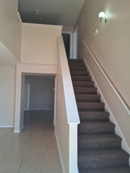 Building Photo - 874 Fillmore Dr