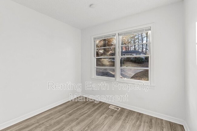 Building Photo - 2321 4th St NE