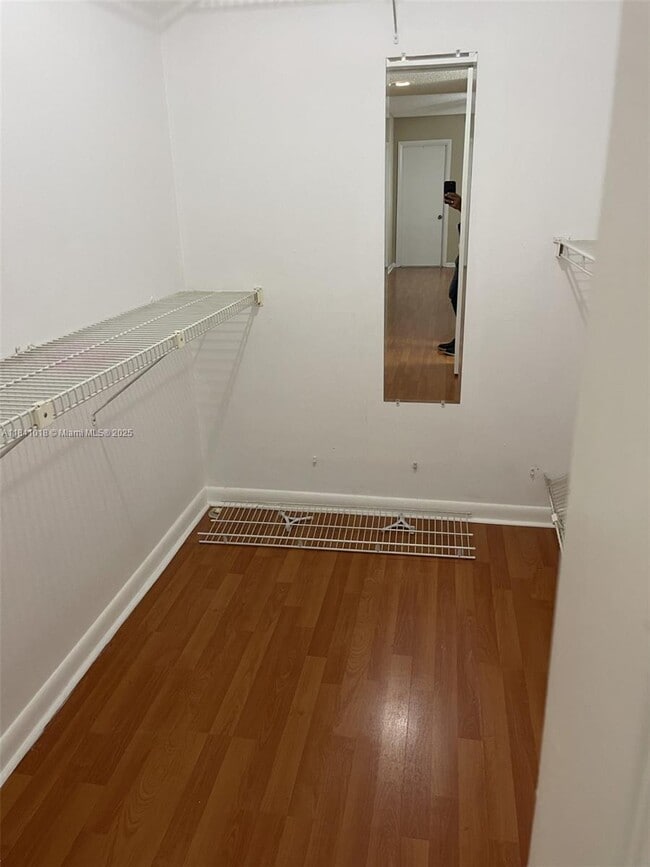 Building Photo - 491 Racquet Club Rd