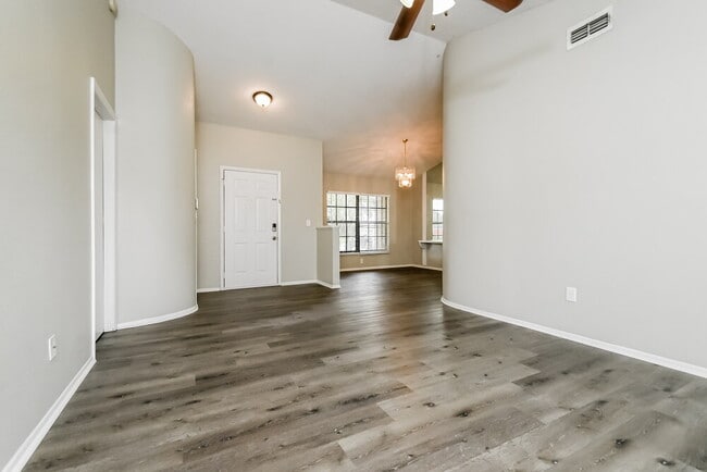 Building Photo - 10119 Deepbrook Dr