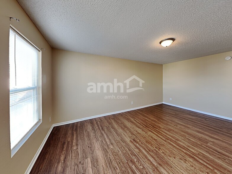 Building Photo - 8327 Wanda Lake Dr