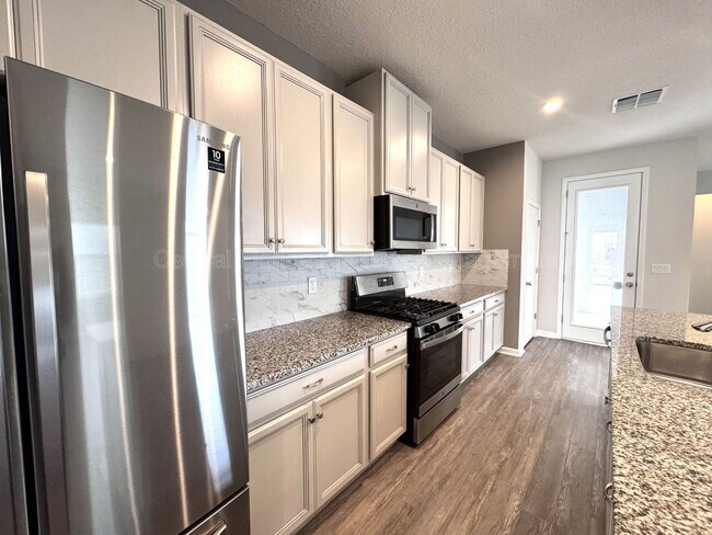 Building Photo - 5945 Glory Bower Dr