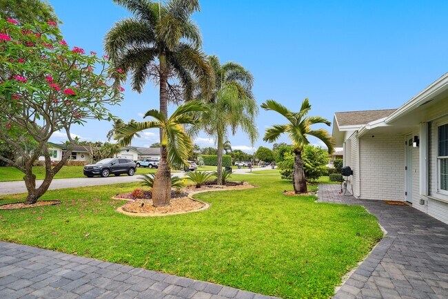 Building Photo - 4091 Lakespur Cir N