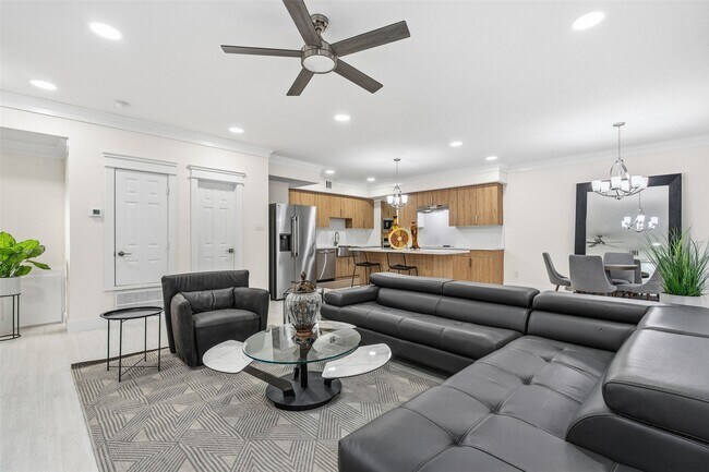 Building Photo - 1037 Town Pl St