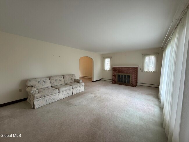 Building Photo - 549 Columbia St Ext