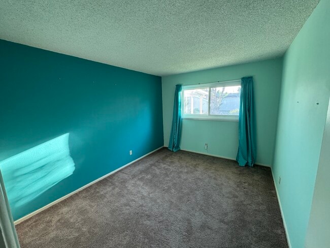 Building Photo - 15856 Lawnhill Dr