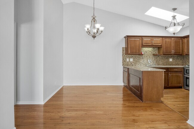 Building Photo - 450 Bridle Trail
