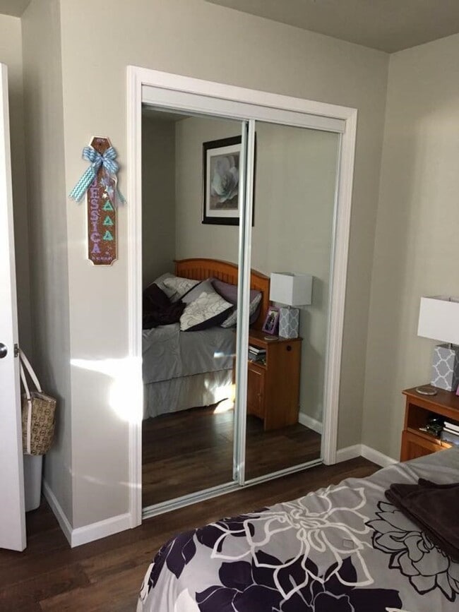 Building Photo - 3D Tour Available - Great Location + Washer & Dryer + Pet Friendly! Available August 1st!