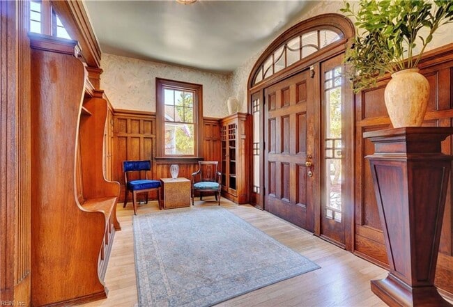 Building Photo - LARCHMONT